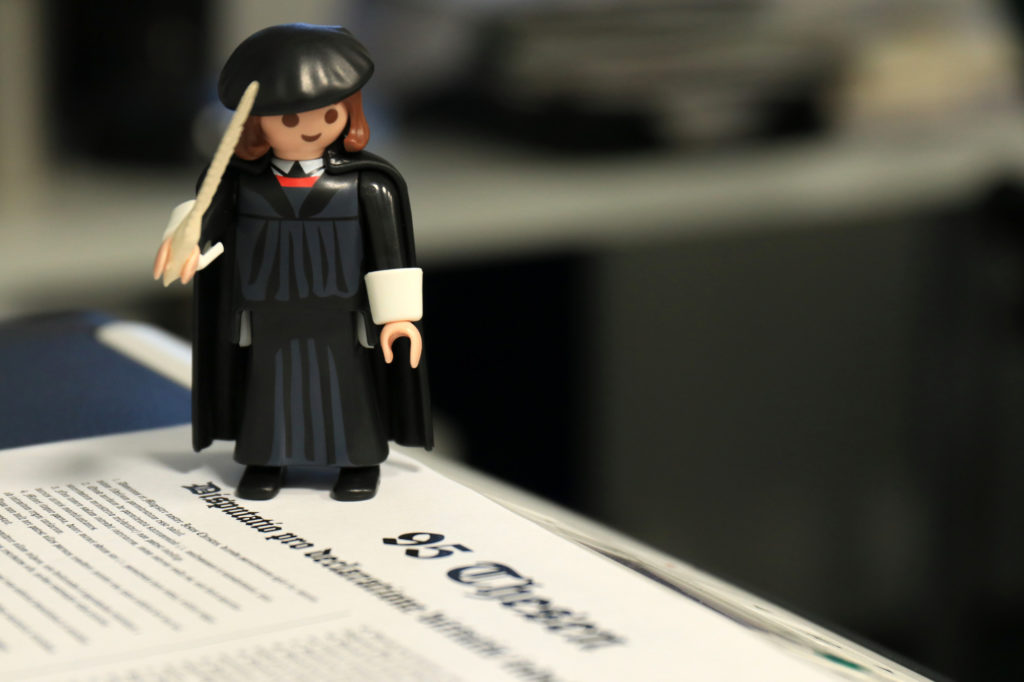 ein Spielzeug mit Figure Martin Luther